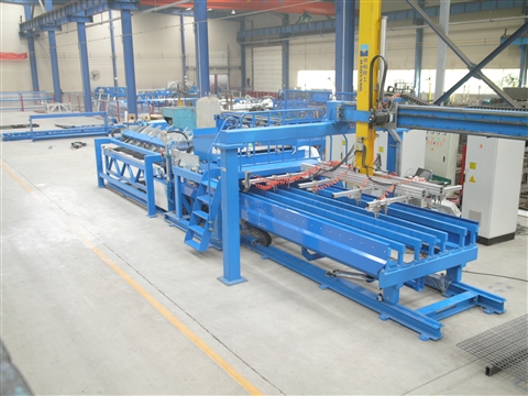 Full automatic industrial mesh welding production line